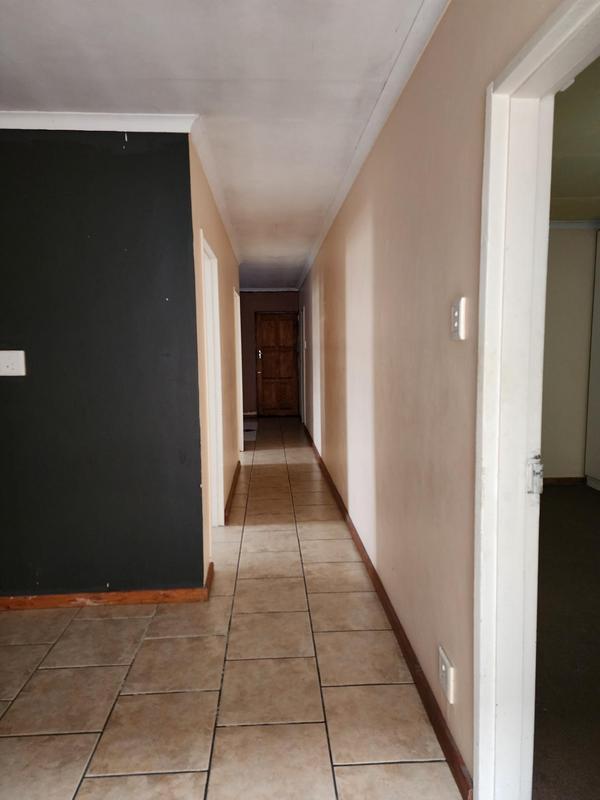 6 Bedroom Property for Sale in Zeekoevlei Western Cape